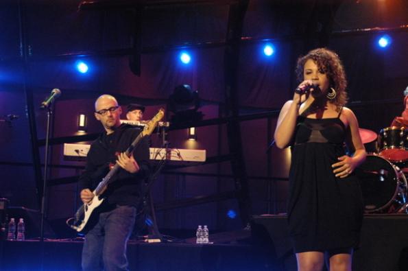 Moby & Shayna Steele - Live